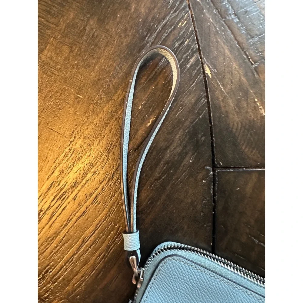 Coach Corner Zip Wristlet Light‎ Blue Crossgrain Leather 58032 Gold Logo